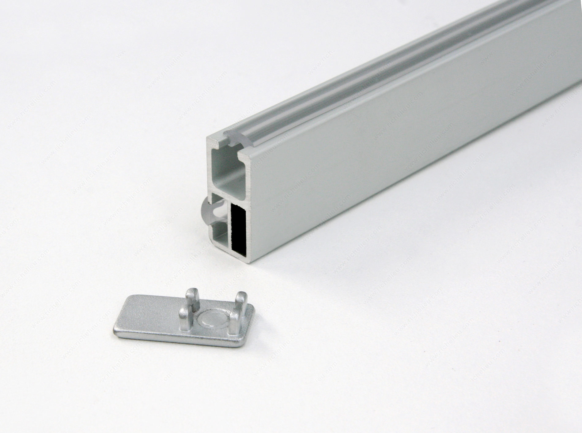 Richelieu 62R30TMFI185 Rectangular Hangrail Rod End Cap
