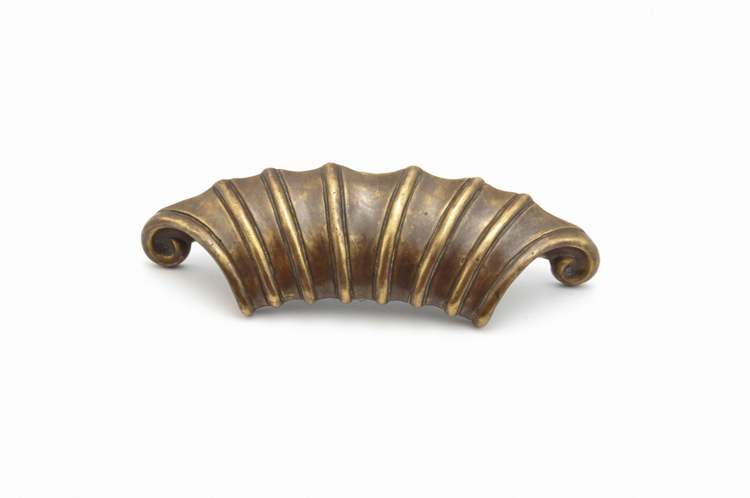 Schaub 915-MBR Schaub French Court 2″ Cabinet Pull – Monticello Brass Finish