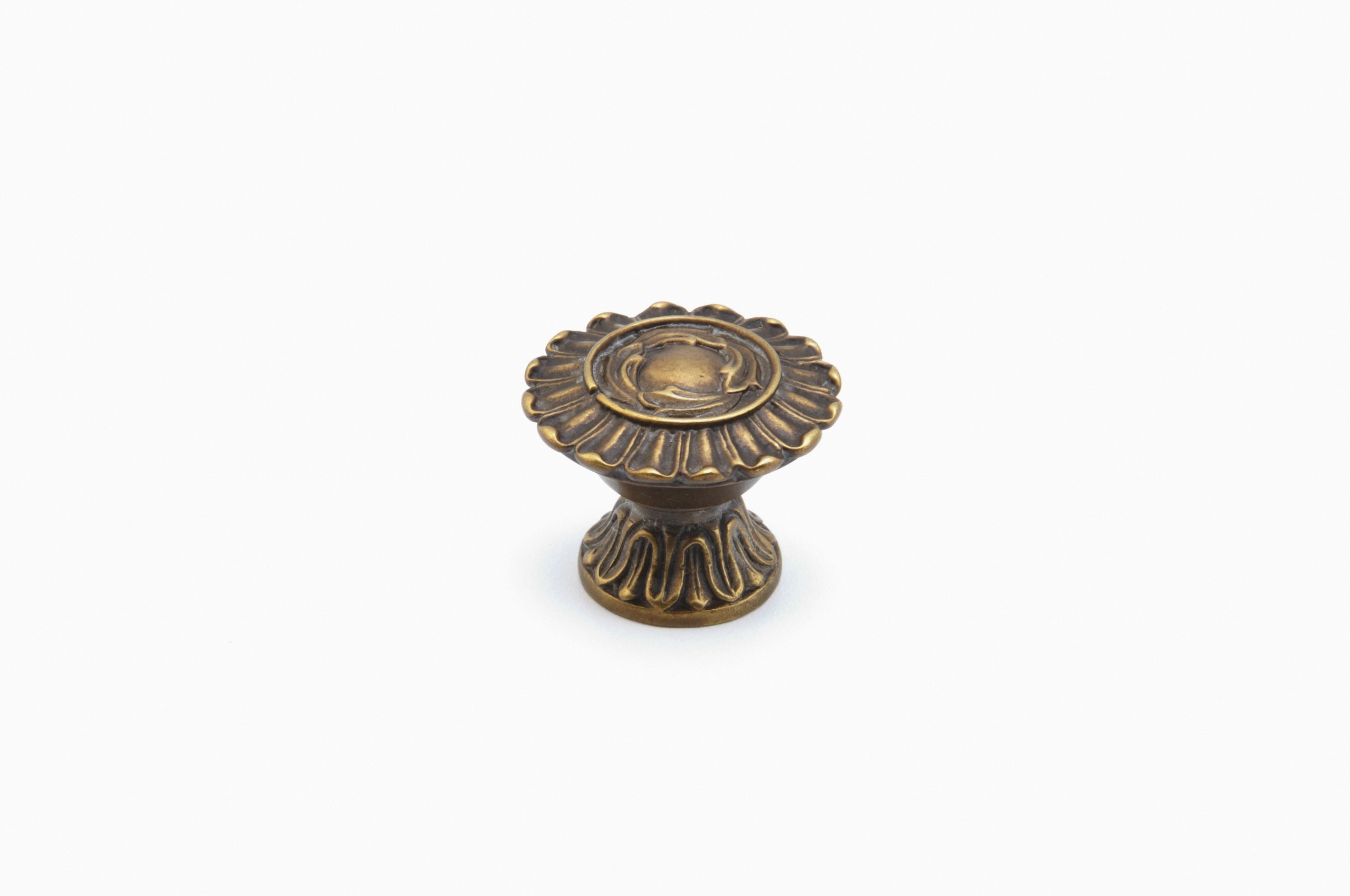 Schaub 936-DIA Schaub 1.25″ French Court Cabinet Knob, Dark Italian Antique Finish
