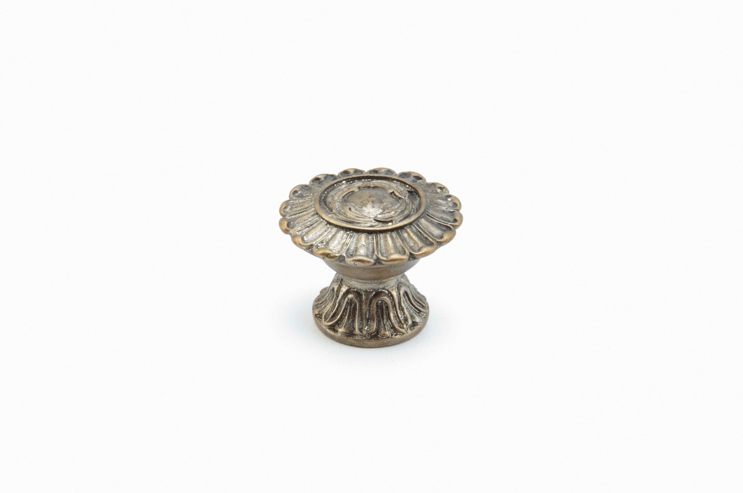 Schaub 937-MSL Schaub Monticello 1.5″ French Court Cabinet Knob, Silver Finish